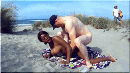 Amazing woman goes topless beach