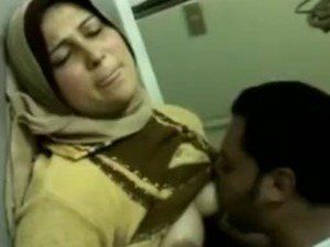 Einstein recommendet shows milf boobs aunty fingerlust fuck muslif