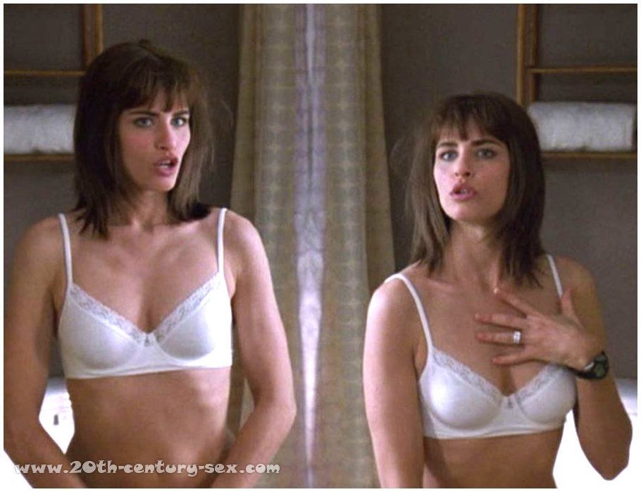 High-Octane reccomend amanda peet flashing boobs sexy