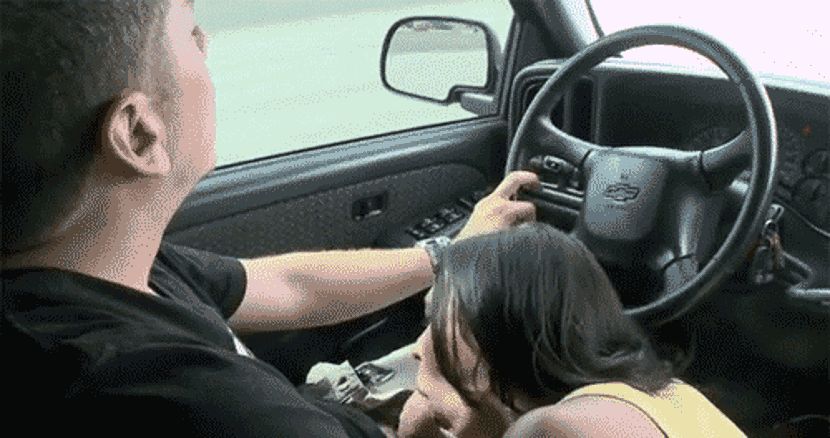 Earnie reccomend baise dans une voiture