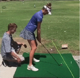 Golf girl flashes pussy the course